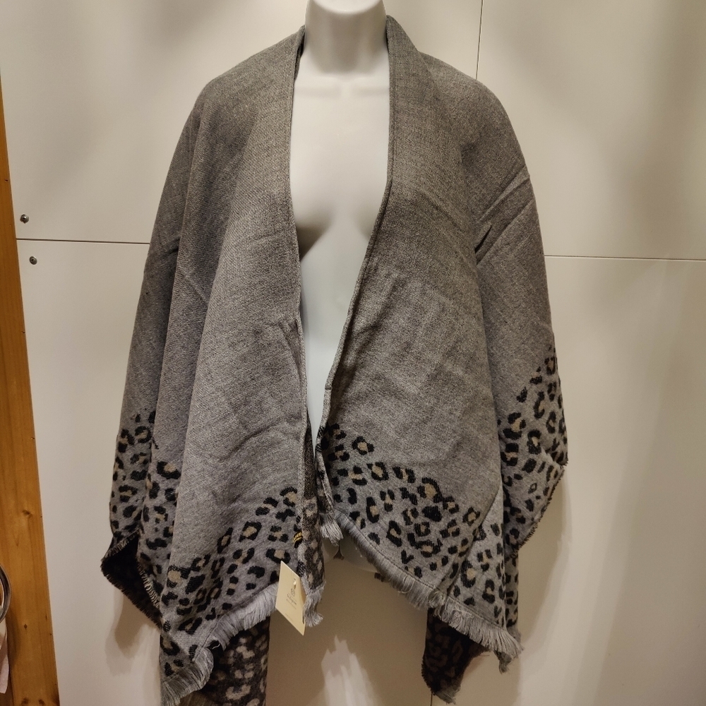 NWT Leopard Print Poncho Shawl Gray One Size Boutique Wrap Cape